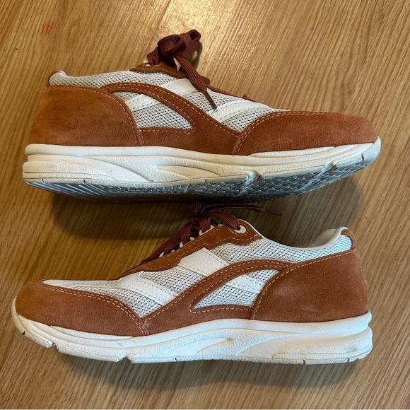 SAS Women's Tour Mesh Active Shoe size 10 M burnt orange and cream - Picture 2 of 9